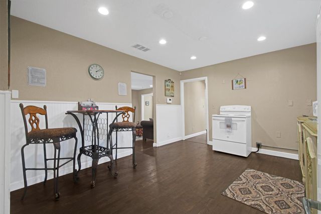 1236 S Academy Ave S, New Braunfels, TX 78130