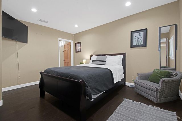 1236 S Academy Ave S, New Braunfels, TX 78130