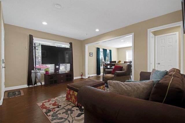 1236 S Academy Ave S, New Braunfels, TX 78130