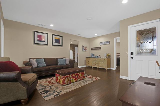 1236 S Academy Ave S, New Braunfels, TX 78130