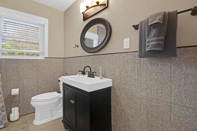 1236 S Academy Ave S, New Braunfels, TX 78130