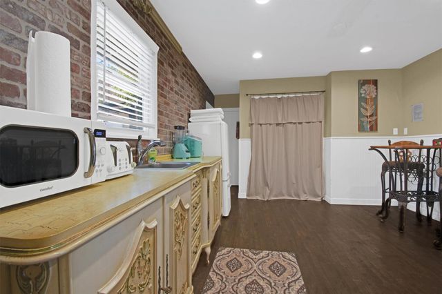 1236 S Academy Ave S, New Braunfels, TX 78130