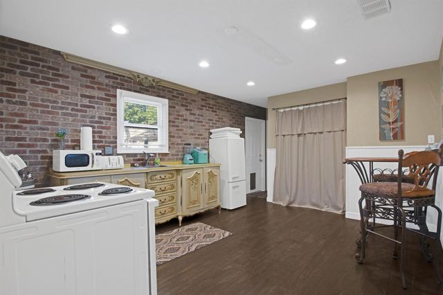 1236 S Academy Ave S, New Braunfels, TX 78130