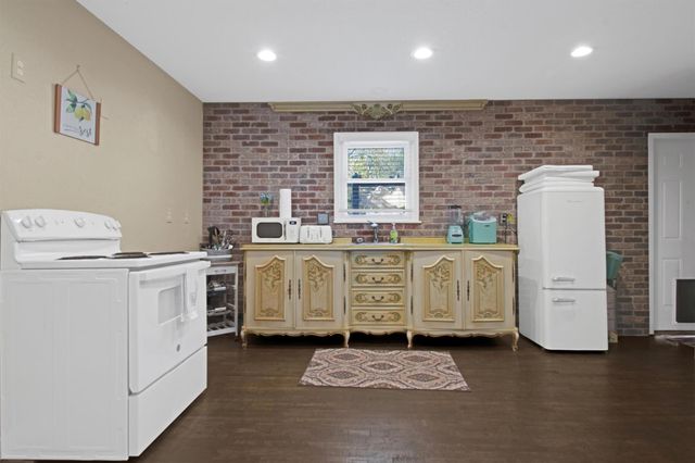 1236 S Academy Ave S, New Braunfels, TX 78130