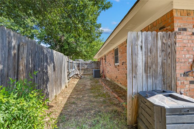 2004 Ford Street, Arlington, TX 76013