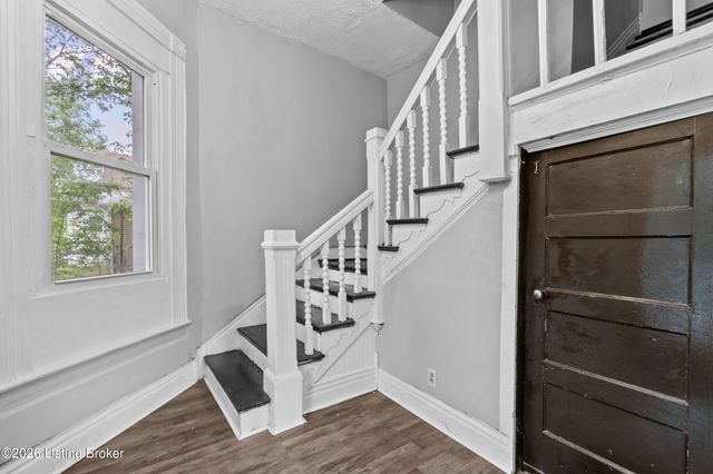 2210 W Burnett Ave, Louisville, KY 40210