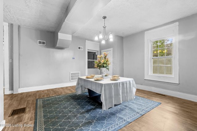 2210 W Burnett Ave, Louisville, KY 40210