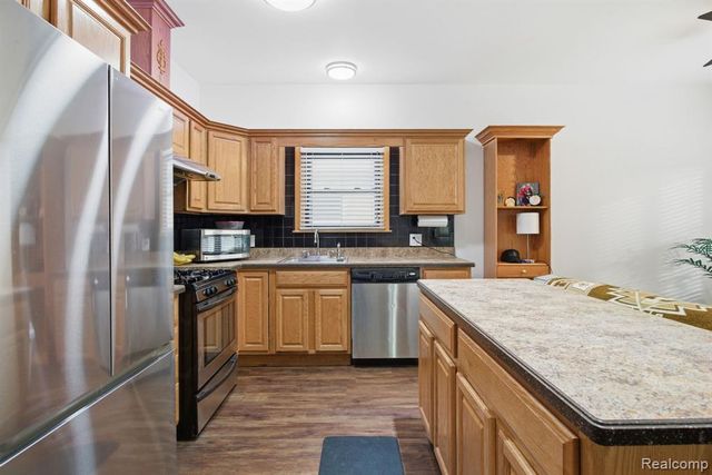 18260 Millstone Drive, Macomb, MI 48044