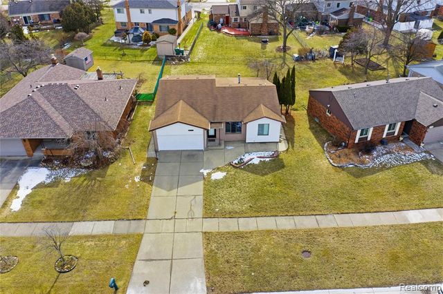 18260 Millstone Drive, Macomb, MI 48044