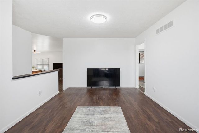 18260 Millstone Drive, Macomb, MI 48044