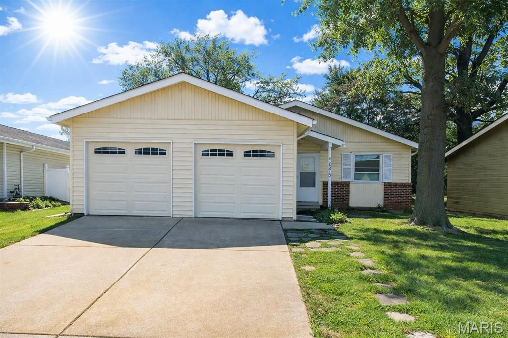 2575 Lindsay Lane, Florissant, MO 63031