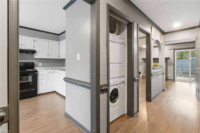 418 Middle Oaks DR, Chesapeake, VA 23322