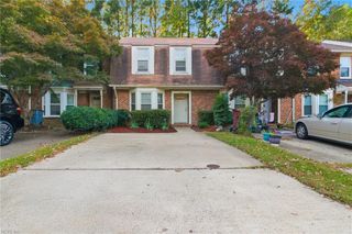 418 Middle Oaks Drive DR, Chesapeake, VA 23322