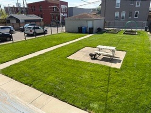 2833 W Walnut Street, Chicago, IL 60612
