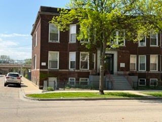 2833 W Walnut Street, Chicago, IL 60612