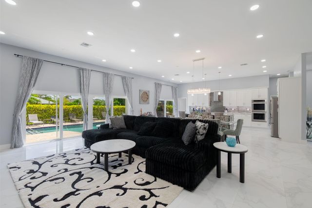 13621 Barberry Drive, Wellington, FL 33414