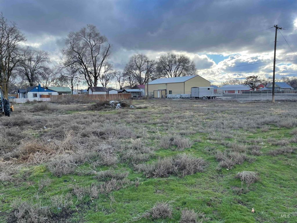 465 11th St, Vale, OR 97918 photo 3