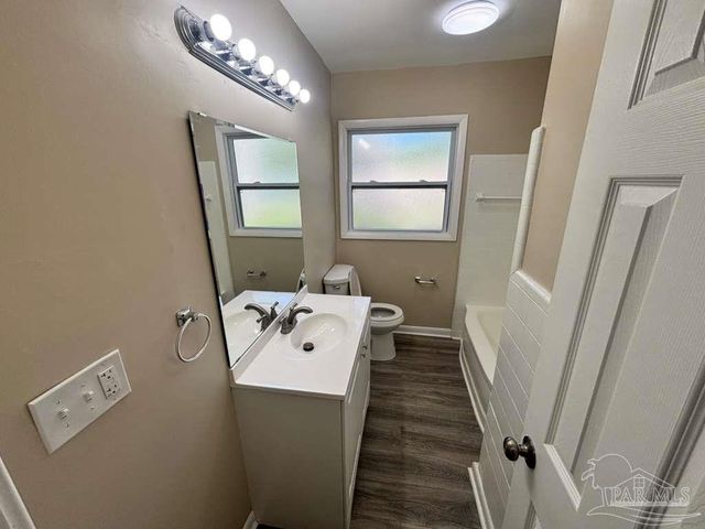 1135 E Burgess Rd, Pensacola, FL 32504