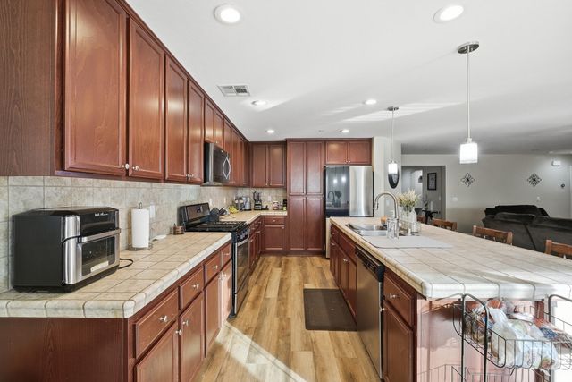 1537 N Irma Street, Visalia, CA 93292