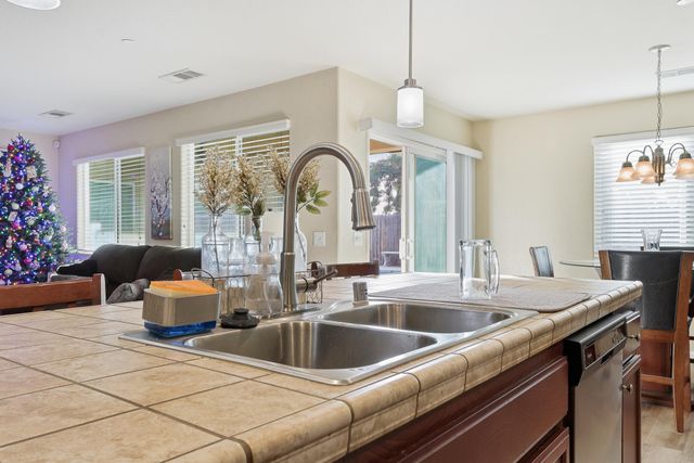 1537 N Irma Street, Visalia, CA 93292