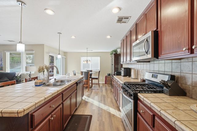 1537 N Irma Street, Visalia, CA 93292