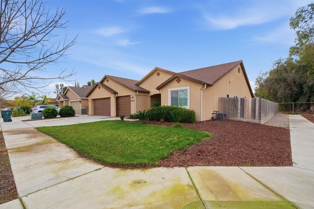 1537 N Irma Street, Visalia, CA 93292