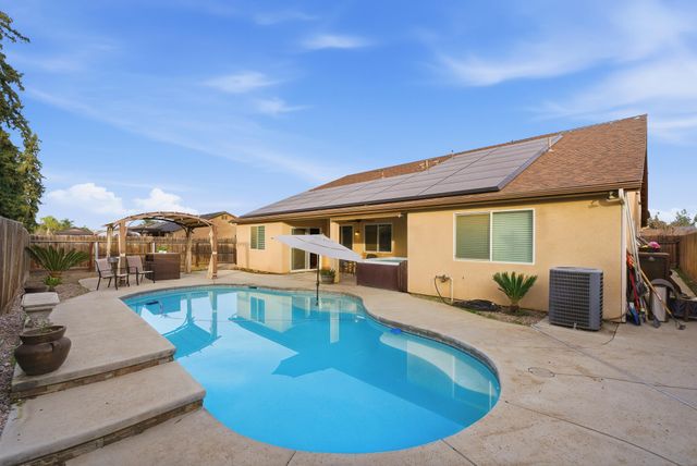 1537 N Irma Street, Visalia, CA 93292