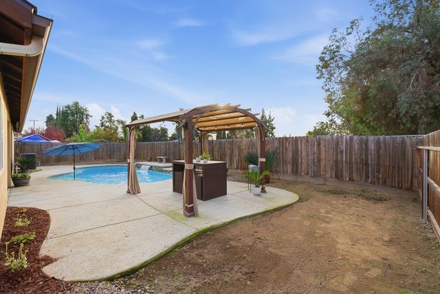 1537 N Irma Street, Visalia, CA 93292