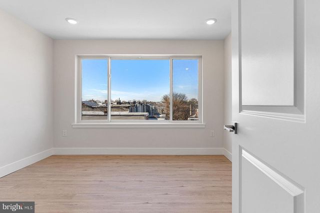 2845 W DIAMOND ST, Philadelphia, PA 19121