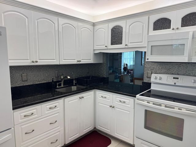 3180 HOLIDAY SPRINGS Boulevard 5-309, Coral Springs, FL 33063