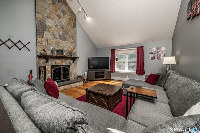 10 Wexford Lane, Cromwell, CT 06416