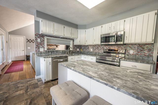 10 Wexford Lane, Cromwell, CT 06416