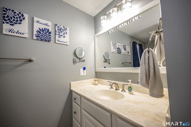 10 Wexford Lane, Cromwell, CT 06416