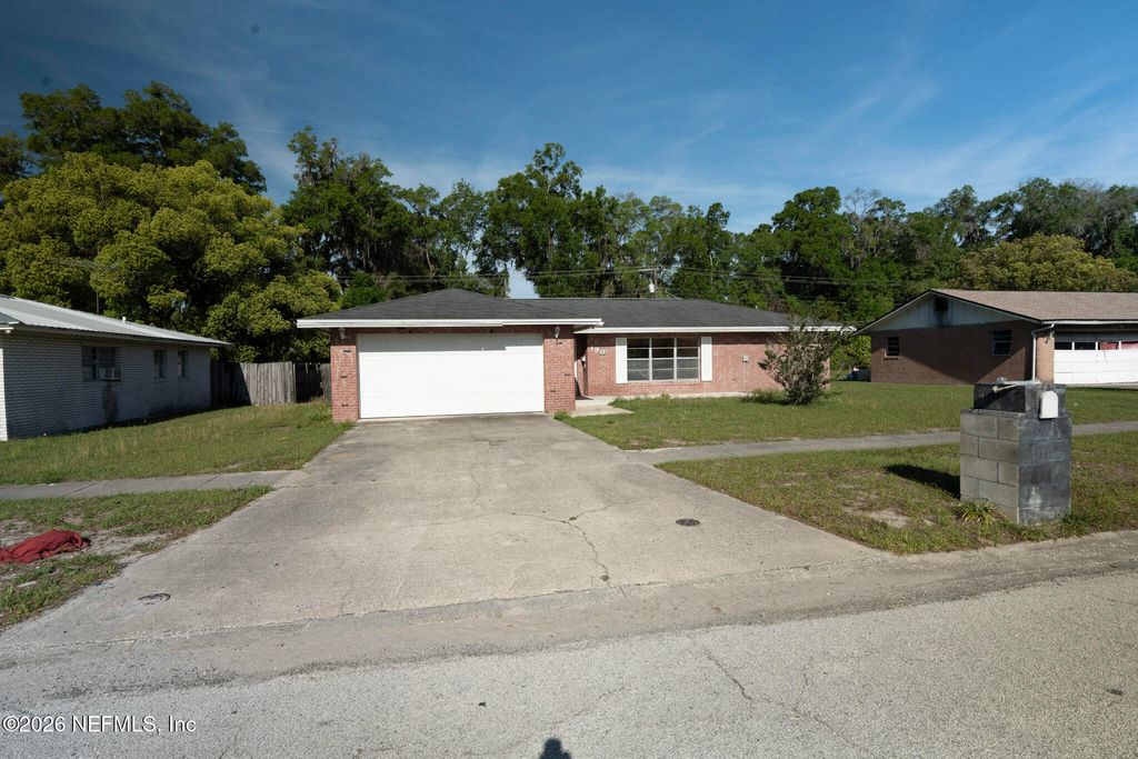 190 MANGO Drive, Palatka, FL 32177