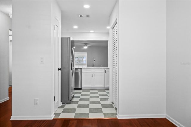 14818 WINDING CREEK COURT, Tampa, FL 33613