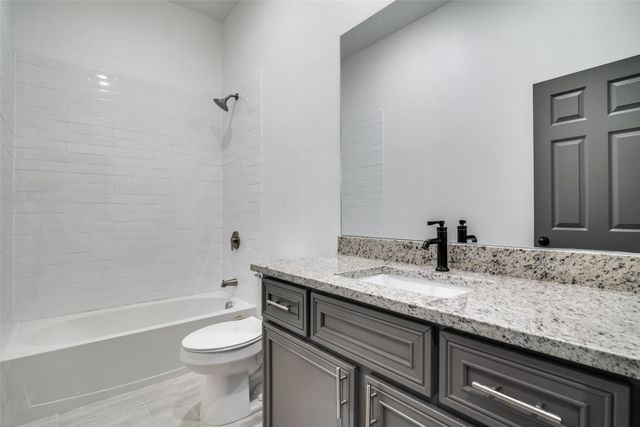 705 Lakeland Drive, West Tawakoni, TX 75474