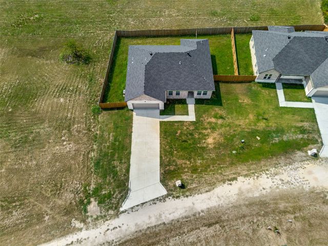 705 Lakeland Drive, West Tawakoni, TX 75474