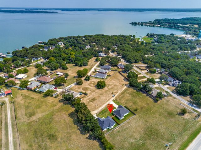 705 Lakeland Drive, West Tawakoni, TX 75474