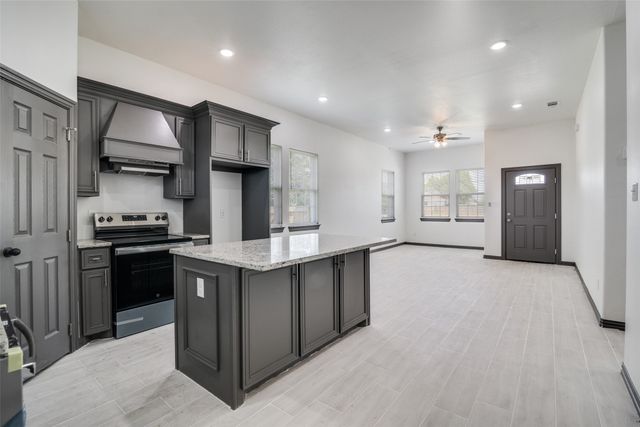 705 Lakeland Drive, West Tawakoni, TX 75474