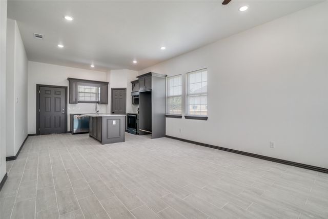 705 Lakeland Drive, West Tawakoni, TX 75474