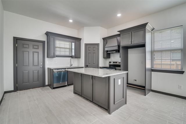 705 Lakeland Drive, West Tawakoni, TX 75474