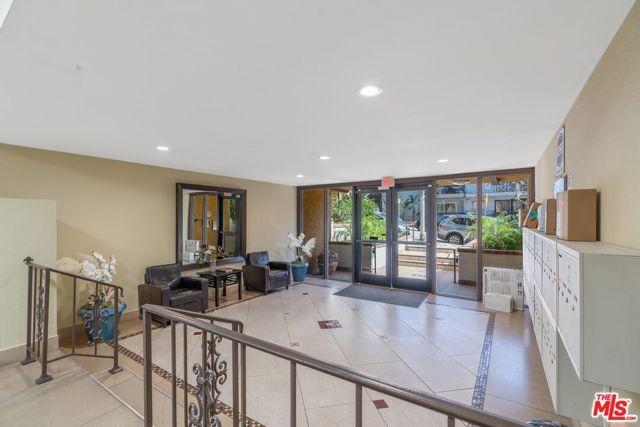 1735 N Fuller Avenue 330, Los Angeles, CA 90046