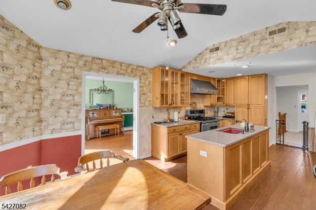 42 Crest Dr, Bernards Twp., NJ 07920