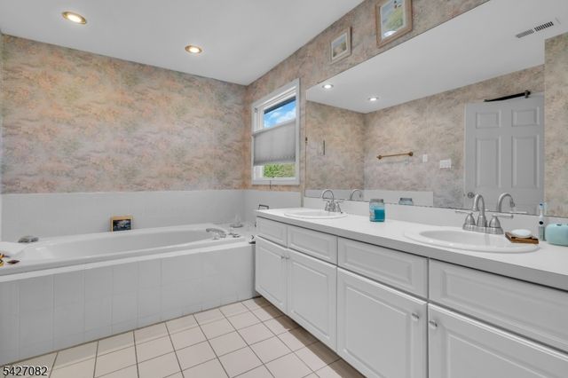 42 Crest Dr, Bernards Twp., NJ 07920