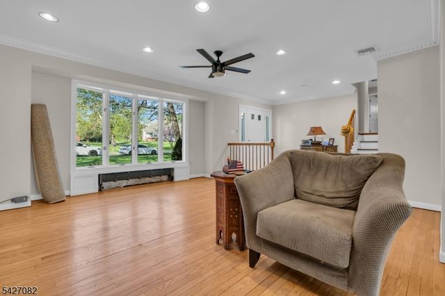 42 Crest Dr, Bernards Twp., NJ 07920