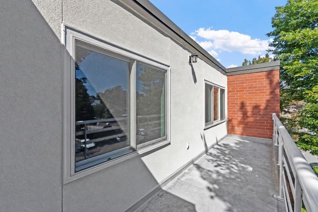 487 Place Ln 487, Woburn, MA 01801