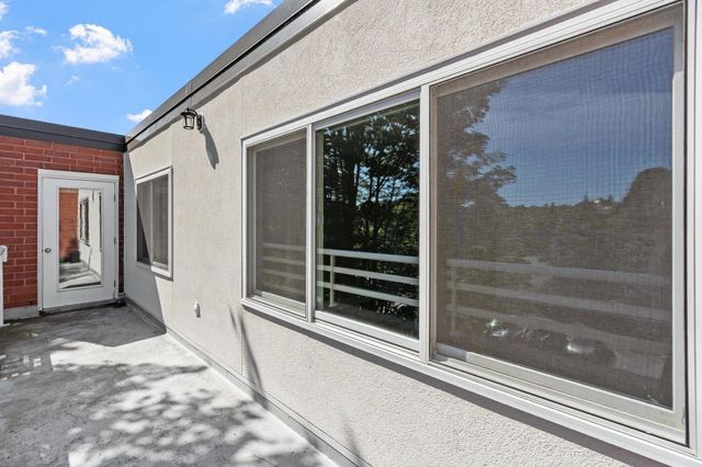 487 Place Ln 487, Woburn, MA 01801