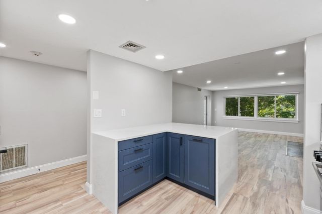 487 Place Ln 487, Woburn, MA 01801