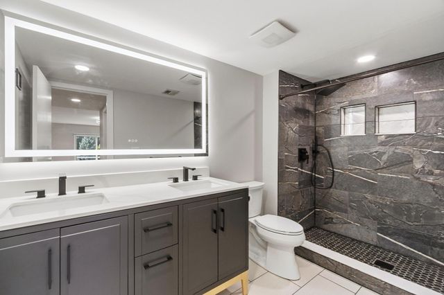 487 Place Ln 487, Woburn, MA 01801