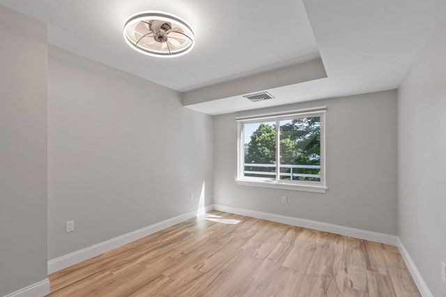 487 Place Ln 487, Woburn, MA 01801